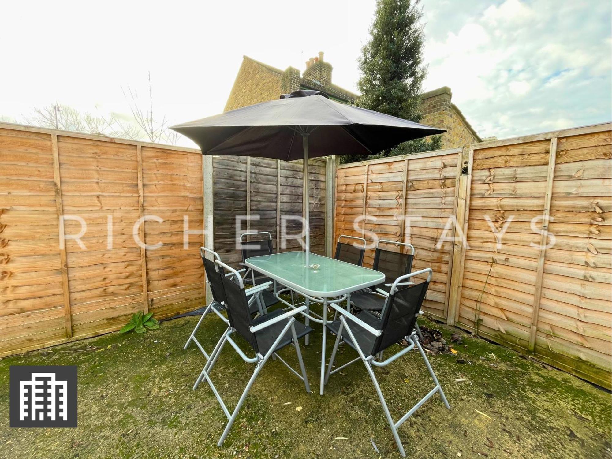 Large Home For Contractors & Families - Garden & Amenities London Eksteriør bilde