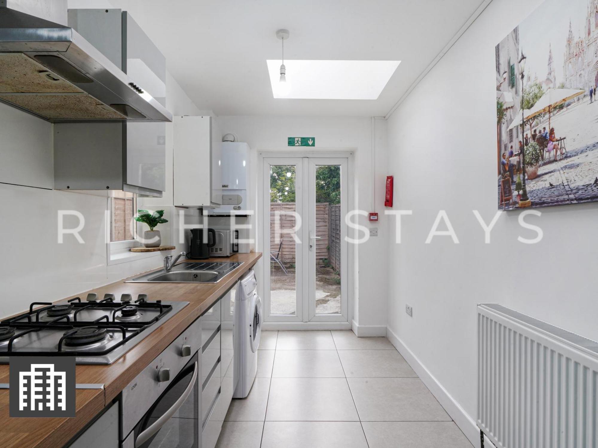 Large Home For Contractors & Families - Garden & Amenities London Eksteriør bilde