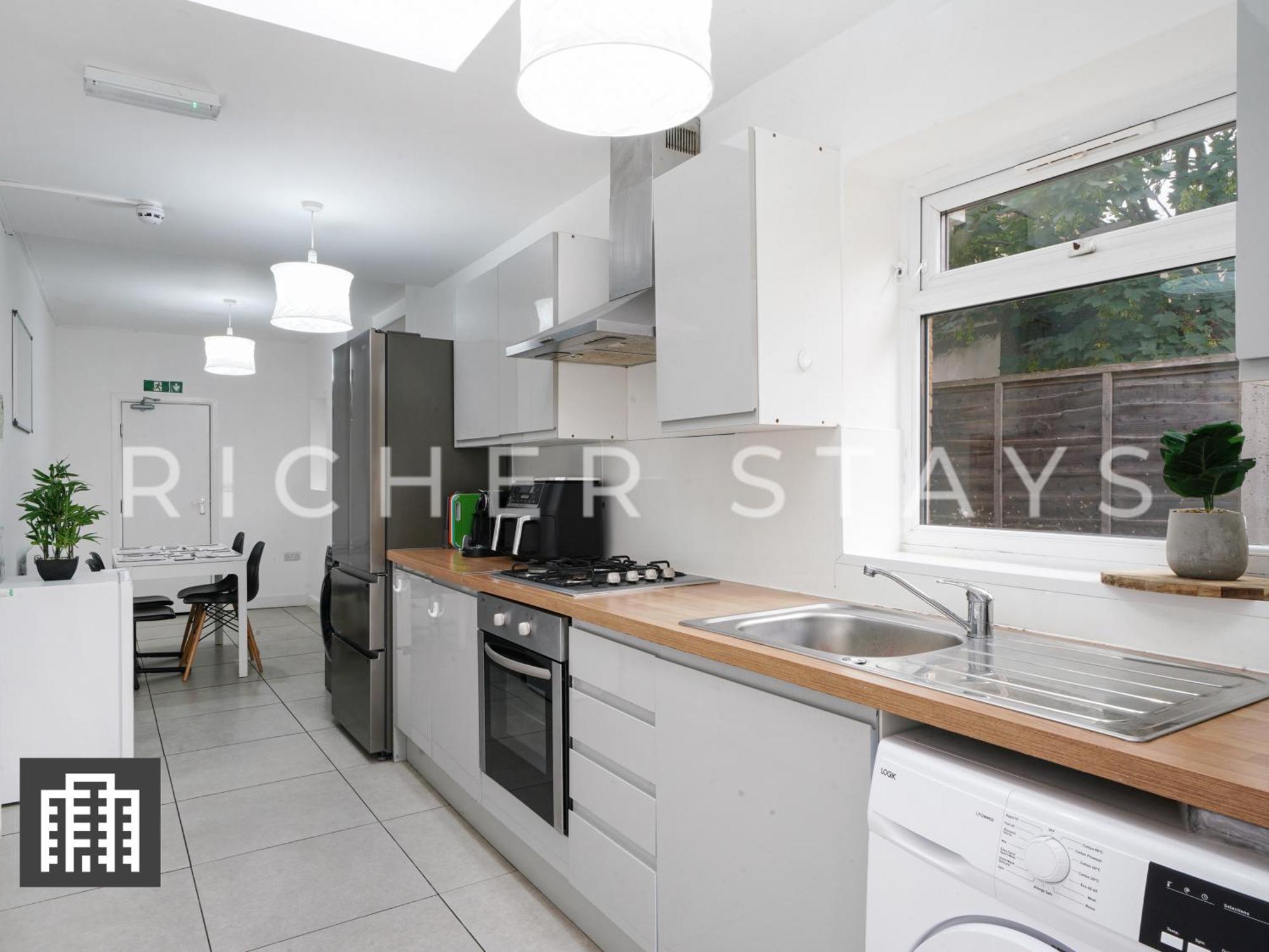 Large Home For Contractors & Families - Garden & Amenities London Eksteriør bilde