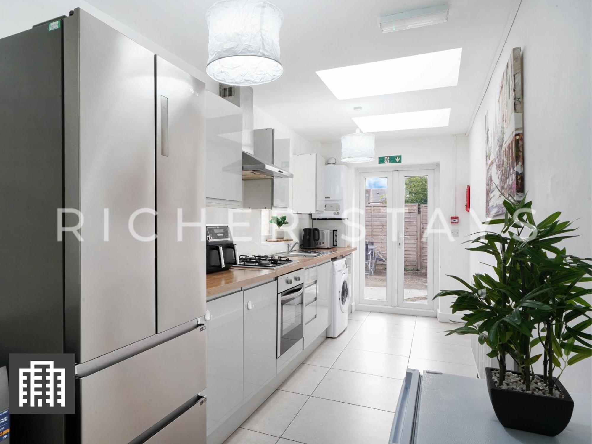 Large Home For Contractors & Families - Garden & Amenities London Eksteriør bilde